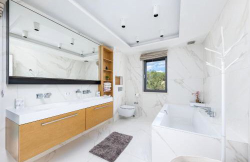 Villa True Oasis with Heated Pool - Photo 18