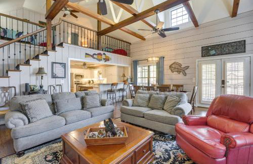 Waterfront Lay Lake Retreat w/ Dock & 3 Piers! - Foto 8