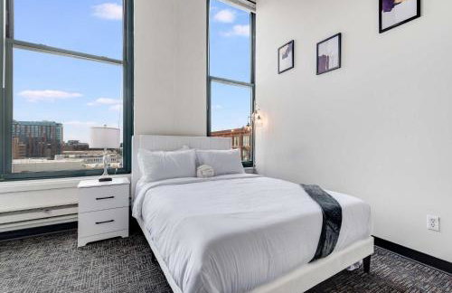 West Loop - City Views With In & Out Parking 1 - Photo 16