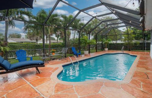 Three Bedroom Pool Home with Modern Interior Design - Foto 2