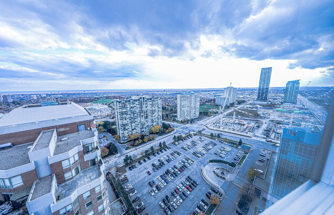 Lake View Luxury Condo by Elite Suites - Photo 21