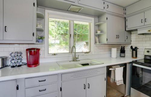 Lakefront Home in Hartford Hot Tub, Kayaks and Dock - Foto 8