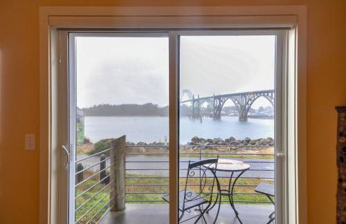 Waterfront Oregon Abode with Balcony and Ocean Views! - Foto 11