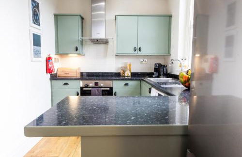 2-Bed Apartment in Redland, Bristol - Work-Ready - Foto 17