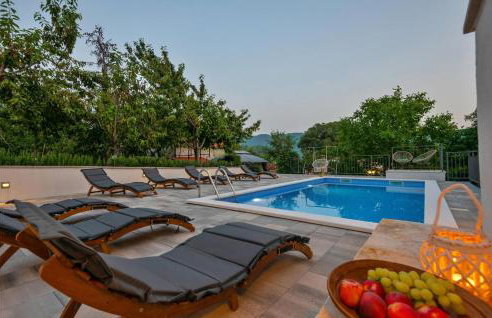 Amazing Home In Vrgorac With Wifi - Photo 13