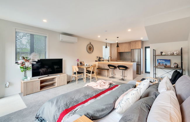 Beautifully Styled 2BR w 2 Carparks & Aircon - Foto 1