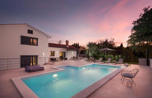 VILLA del SOL with large garden perfect for families - Foto 1