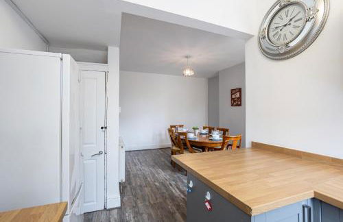 Cheadle village - Photo 11