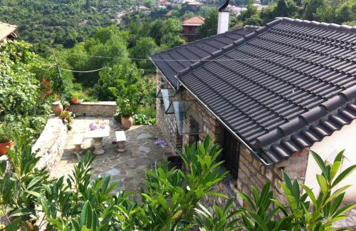 Alexadras Guesthouse - Photo 1