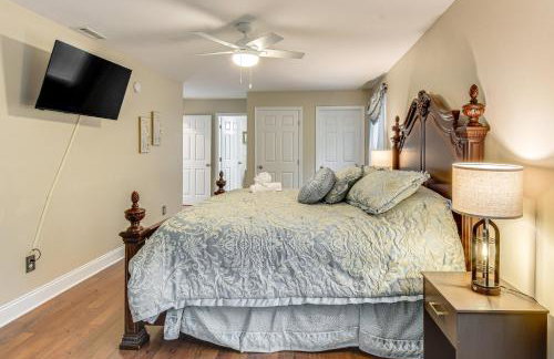 Enchanting Creekside Cottage with Hot Tub - Foto 17