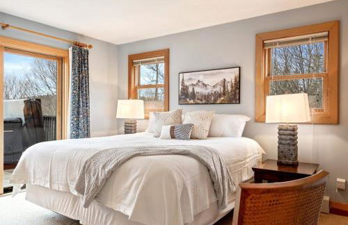 3 Mi to SR! Sleeps 25, Spacious, Hot Tub, Arcade! - Foto 32