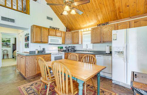 Boat and Swim Lakefront Toledo Bend Retreat! - Foto 7