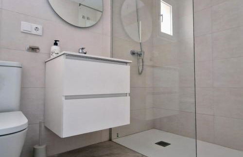 Seafront House,Sea Views,Pool and BBQ, Airport 10 mns - Photo 8