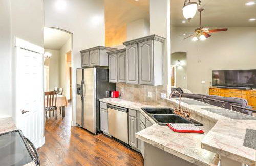 Elegant Smithfield Home with Views - 6 Mi to USU! - Foto 10