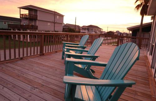Zachary Beach House, Ocean views & walk to beach! - Foto 1