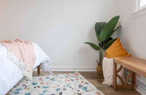 Retro Retreat renovated 2BR, desk, no chore list! - Foto 10