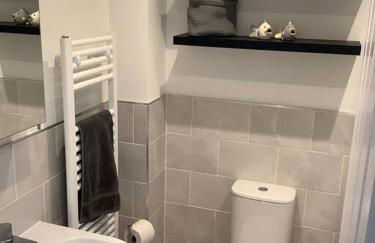 Entire 2 bedroom house in Tamworth - Photo 6