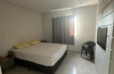 Casa agradável com piscina há 1 quadra da praia. - Foto 4