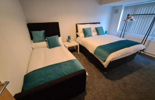 Whole House - 4 Bedrooms - Parking - Sleeps 8 - Foto 26