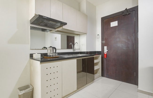 RedDoorz Apartment near Grand City Mall - Foto 5