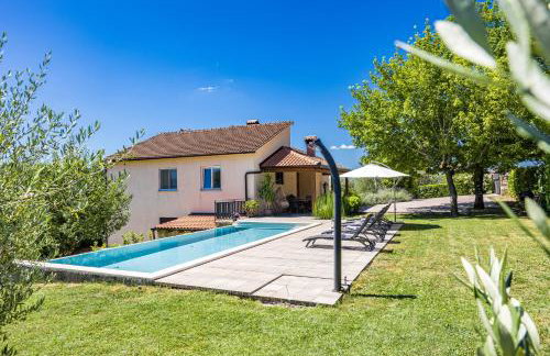 Holiday Home with pool and garden - Photo 1