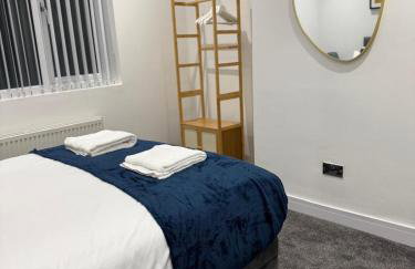 Spacious 4 Bed 4 Bath Stay with Free Parking - Foto 15