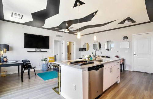 Lux Penthouse Skyline, Views Gym , Free Parking & Wifi - Photo 9