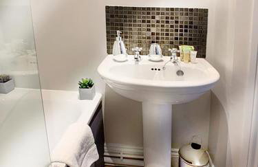 Ascot - Immaculate 2 bed House with parking - Foto 8