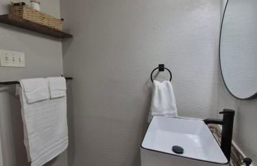 Stylish Newly Remodeled Home with Putting Green - Foto 31