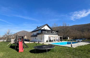 Lika Relax and Party House with sauna, jacuzzi and outdoor heated swimming pool - Foto 1