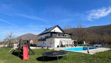 Lika Relax and Party House with sauna, jacuzzi and outdoor heated swimming pool - Foto 1