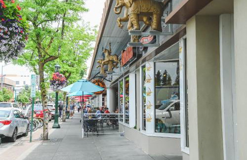 Modern, Quiet and Charming Downtown Apartment - Foto 21