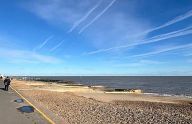 Stylish 3 Bed Apt Sea Views Near the Beach 2B - Foto 40
