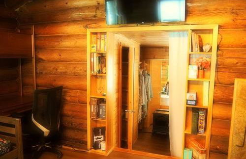 Spacious, Custom-Built Log Cabin - Foto 14