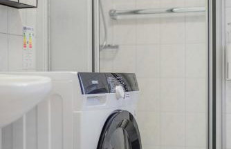 FEWO-LAVEES moderne zentrale FeWo nahe OMV Wacker Kliniken Burg -Eigener Eingang-Schlüsselloser Check in - Foto 15