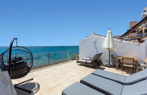 First Row Beach Villa - Photo 37