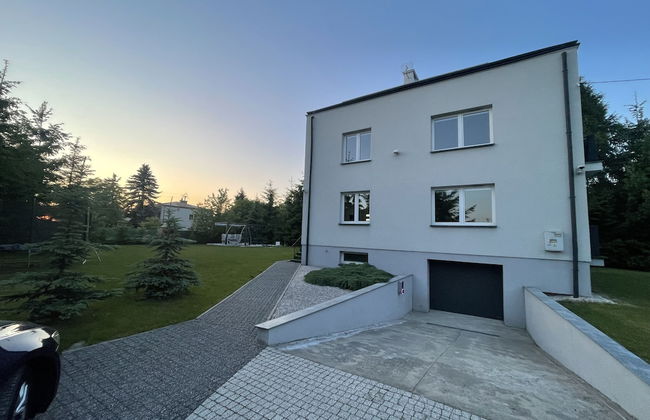 Modern House with Garden - Photo 33