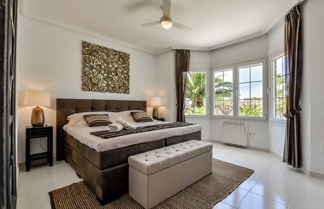 4bed Villa Sleeps 8- Pool, Garden, Bbq, Near Beach - Foto 3