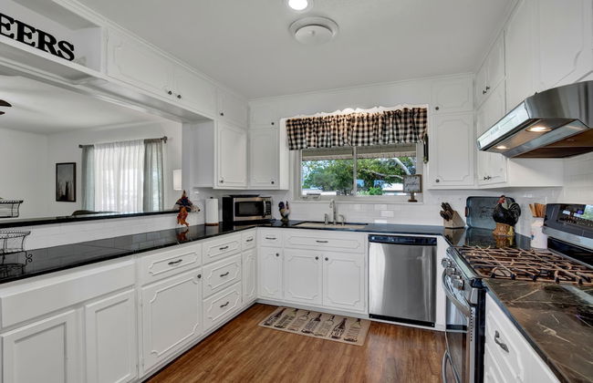 Spacious Home - Fire Pit, BBQ and Outdoor Seating! - Foto 9