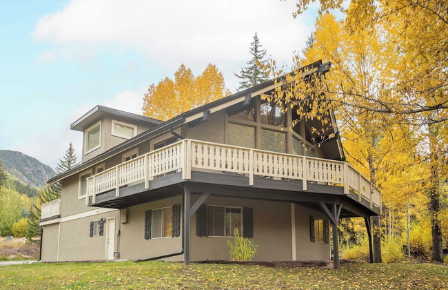 Bighorn by Avantstay Spacious Ski Cabin w/ Sprawling Porch, Views & Hot Tub! - Foto 40