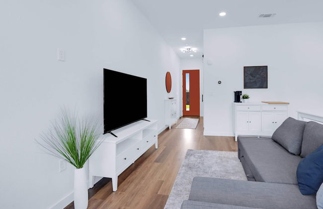 Luxury Resort-style Living Centrally Located - Foto 11