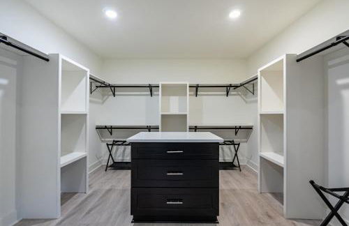 Modern Emerson retreat close to LakePoint Sports - Photo 16