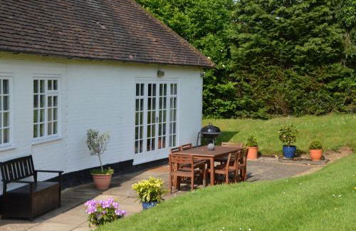 NEW - Beautiful, spacious Beechwood Lodge with lovely gardens - Photo 10