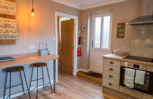 Corner Cottage - character, charm, great location. - Foto 43