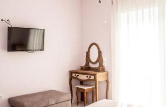 Plagia's Sunset Apartments - Photo 21