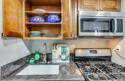 Anaheim Studio with Fireplace 14 Mi to Disneyland! - Foto 16