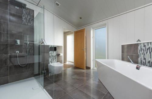 Charterhouse, Strawberryfield Park - Photo 23