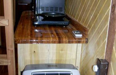 Hillbilly Chic Tiny House Near Nashville with WiFi, Kitchenette, Fire Pit & Trails - Foto 65