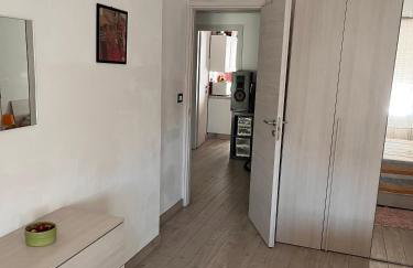 Grand F2 60mq centre Antibes, proche plages, commerces, 2 balcons, parking, train, bus, deco vintage, pet friendly - Foto 12