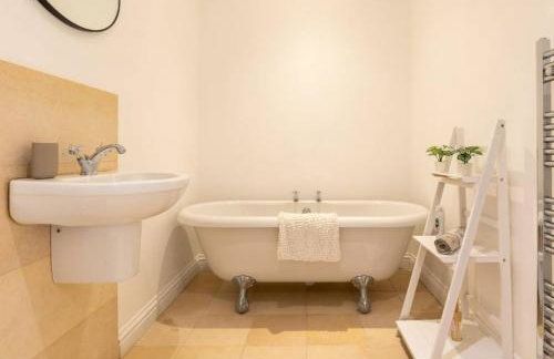 Spacious 3 bed, Parking, Long stays welcome, Relocators, Families, Contractors - Foto 3